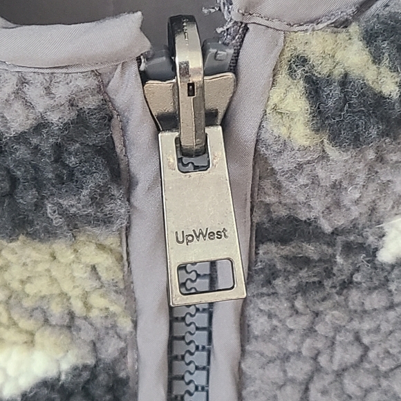 Upwest Reversable Men's Sherpa Jacket - Size Large - Picture 2 of 5